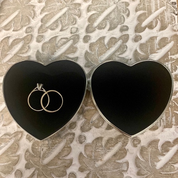Bowring, Small Heart Shaped Jewelry Box, BNIB - Picture 5 of 6